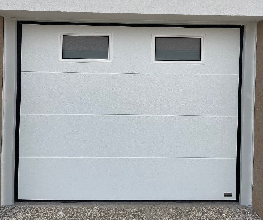 Puerta de garaje blanca seccional en Burjassot